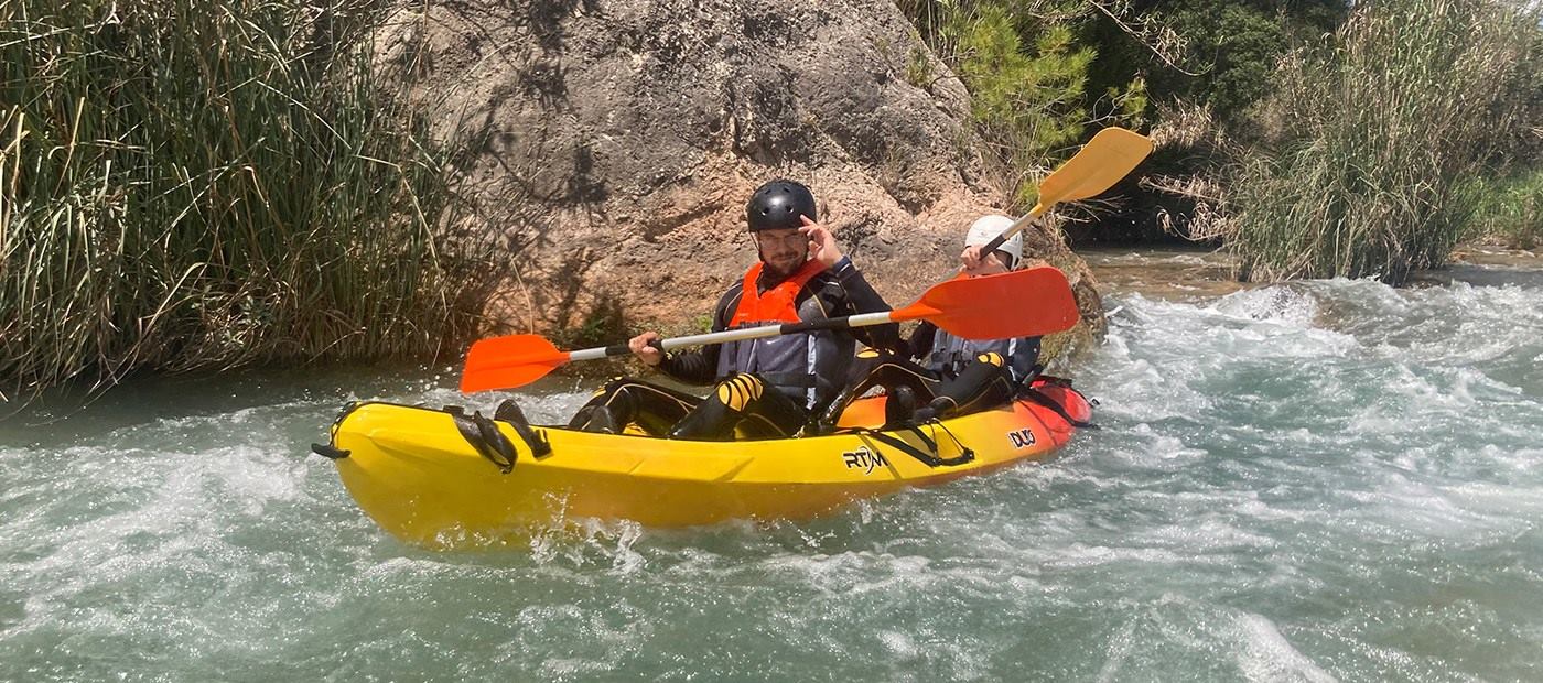Actividades de descenso por el río Cabriel en canoa y rafting